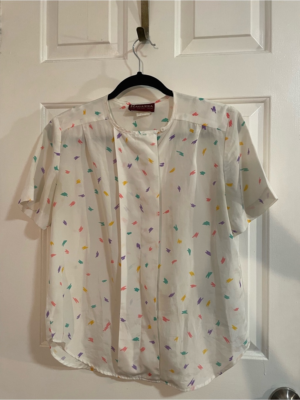 RAGAZZA White Short-Sleeve Button Down Shirt with Multicolor Scribble Print